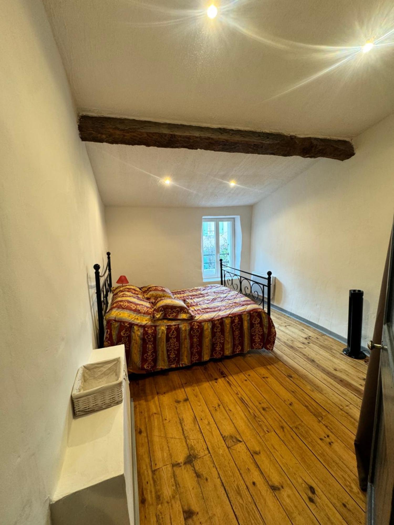 Charmante Maison De Village Bram Bagian luar foto